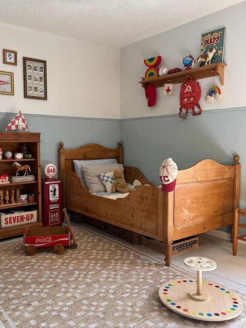 Vintage Toddler Bed With Wall Shelf Storage