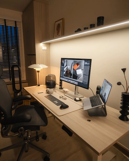 Dual Screen Creative Desk