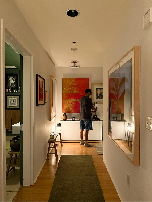 Hallway Art Glow with Low Table Lamps