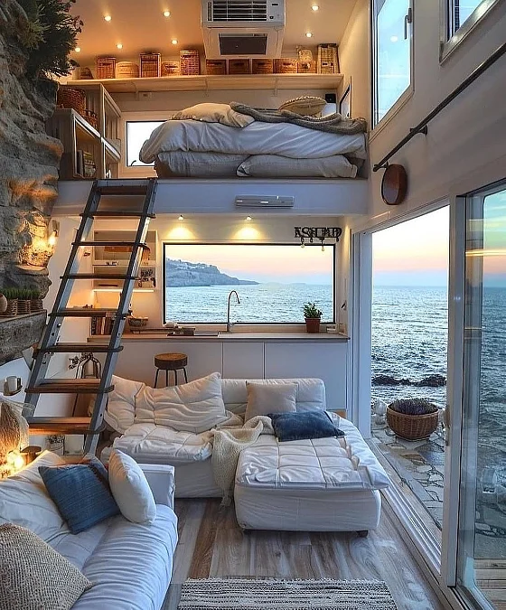 Coastal Loft with Panoramic Sea Views