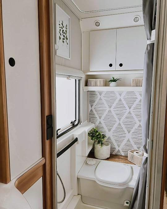 Bright White Wet Bath Storage