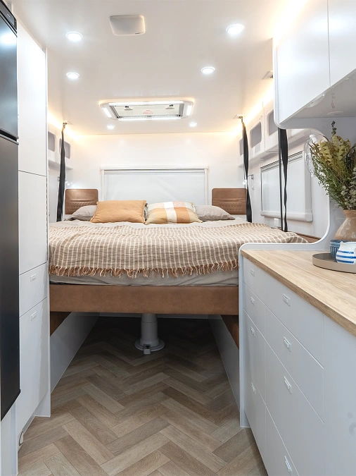 A Bright Rear Bed in Warm Neutrals