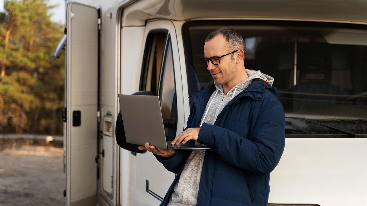 How to Make Money While Living in an RV