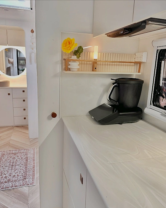A Slim Rail Shelf Pantry
