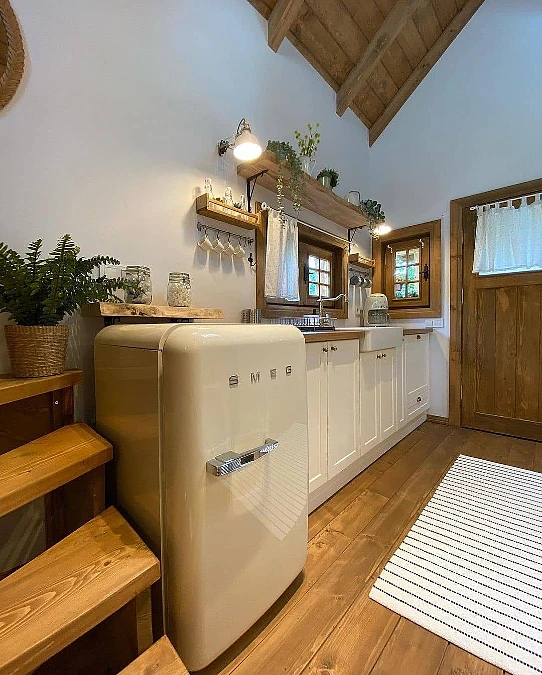 Retro Cream Kitchen with Timber Details