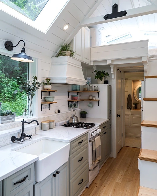 Farmhouse Sink + Open Shelf Styling