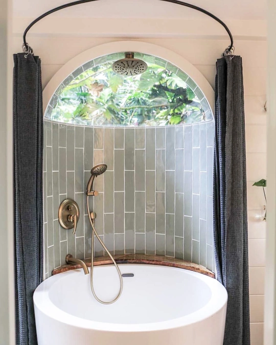 Arched Shower Alcove
